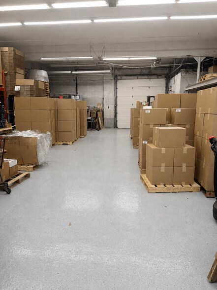 More Photos Of 70 Bennington Ave, Freeport Warehouse For Lease