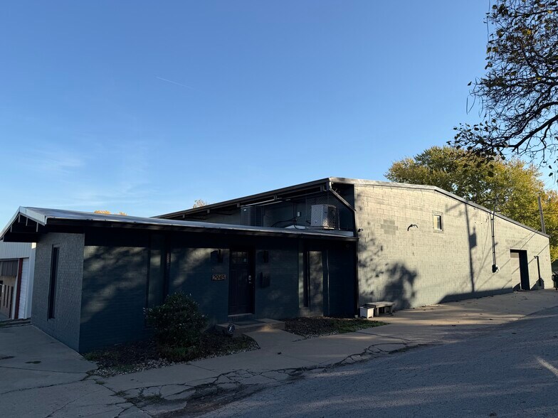 More Photos Of 2945 Terrace St, Kansas City Warehouse For Sale