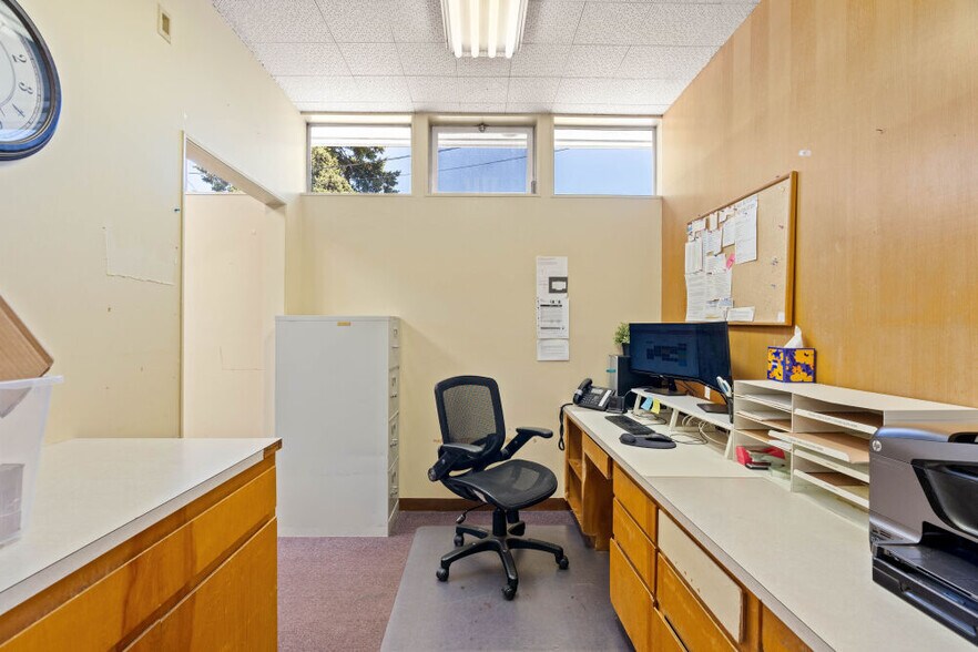 More Photos Of 6601 SE Foster Rd, Portland Storefront Retail Office For Sale