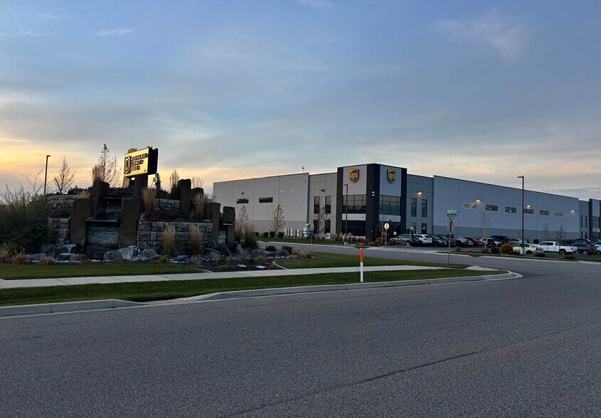 More Photos Of 9210 W Harlan Ln, Spokane Distribution For Lease