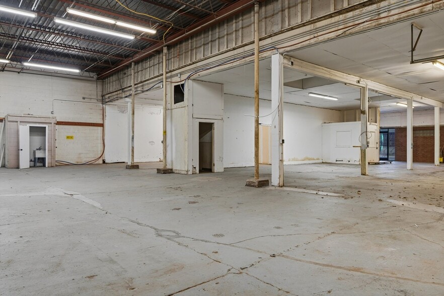 More Photos Of 215 N Western Ave, Oklahoma City Warehouse For Sale
