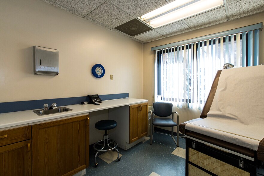 More Photos Of 812 N Wood Ave, Linden Office For Sale