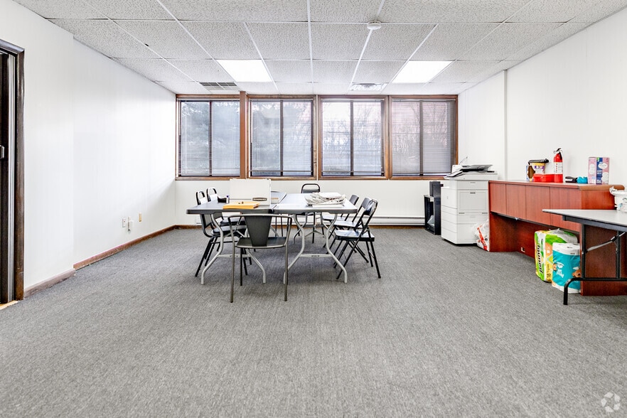 More Photos Of 156-158 Orange Ave, Walden Office For Sale