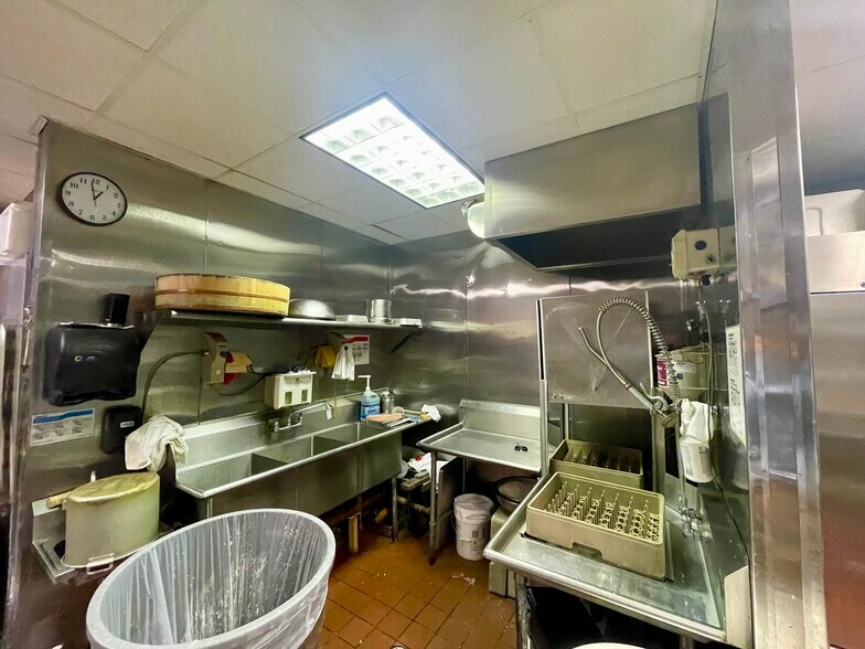 More Photos Of 4750 N Western Ave, Chicago Restaurant For Sale