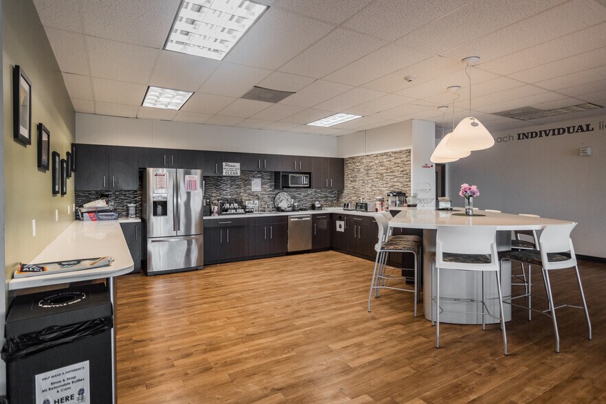 More Photos Of 7300 Woodward Ave, Detroit Office For Lease