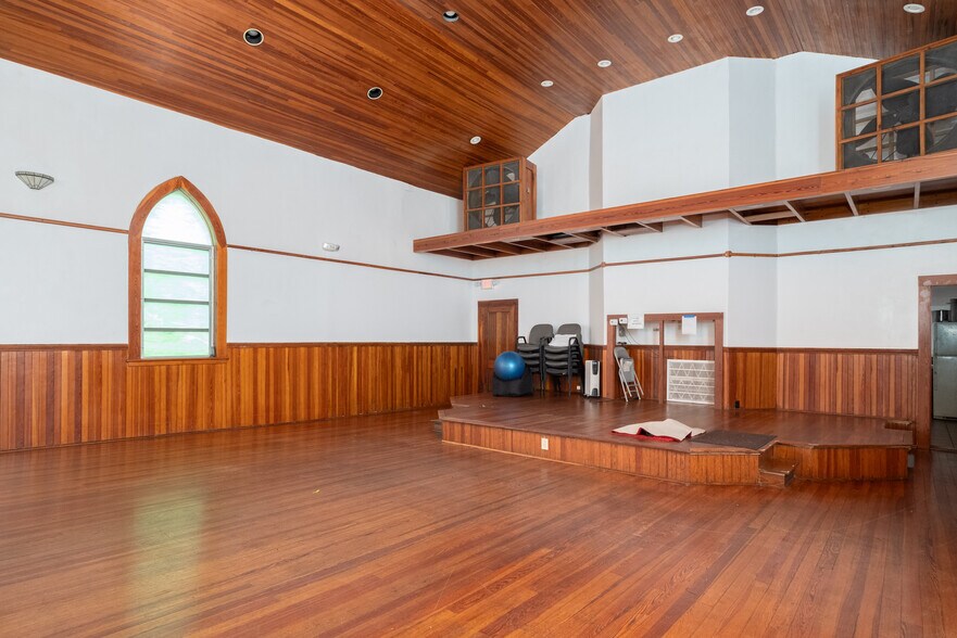 More Photos Of 619 NE 1st St, Gainesville Religious Facility For Sale