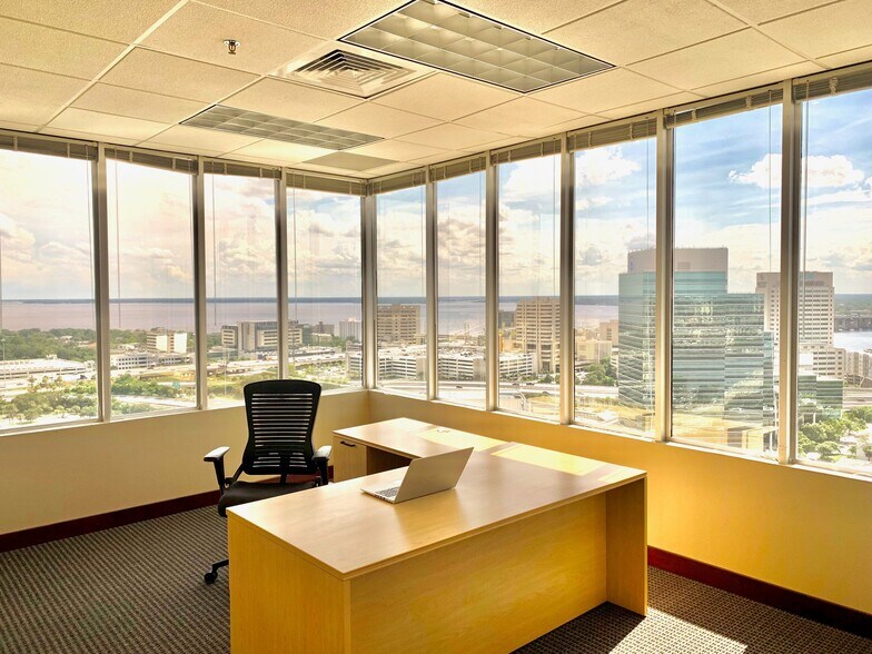 More Photos Of 1301 Riverplace Blvd, Jacksonville Office For Lease
