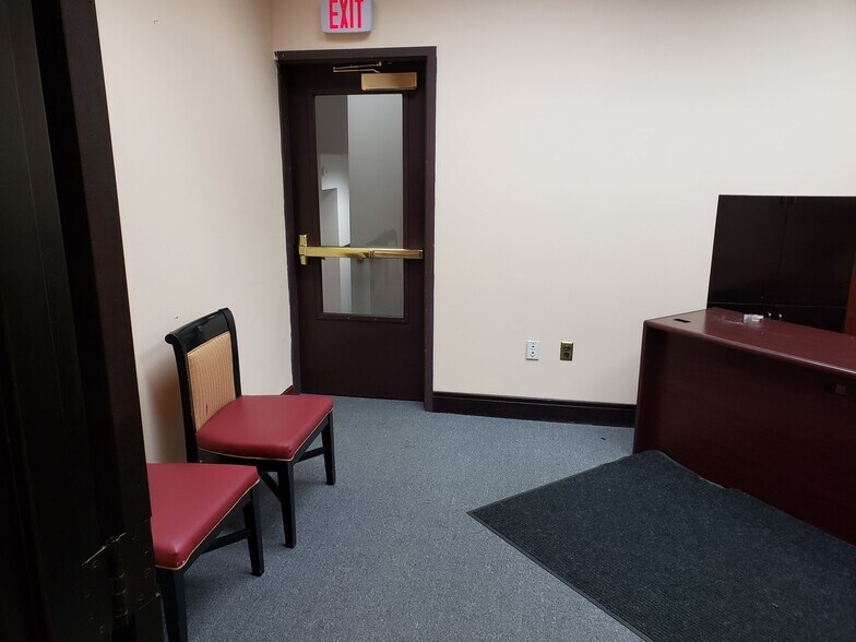 More Photos Of 495 Circle 85, College Park Office For Lease