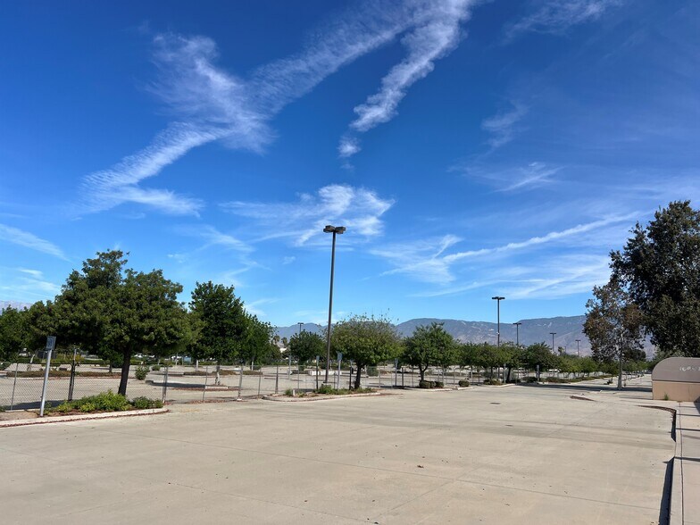 More Photos Of 115 N Del Rosa Dr, San Bernardino Warehouse For Lease