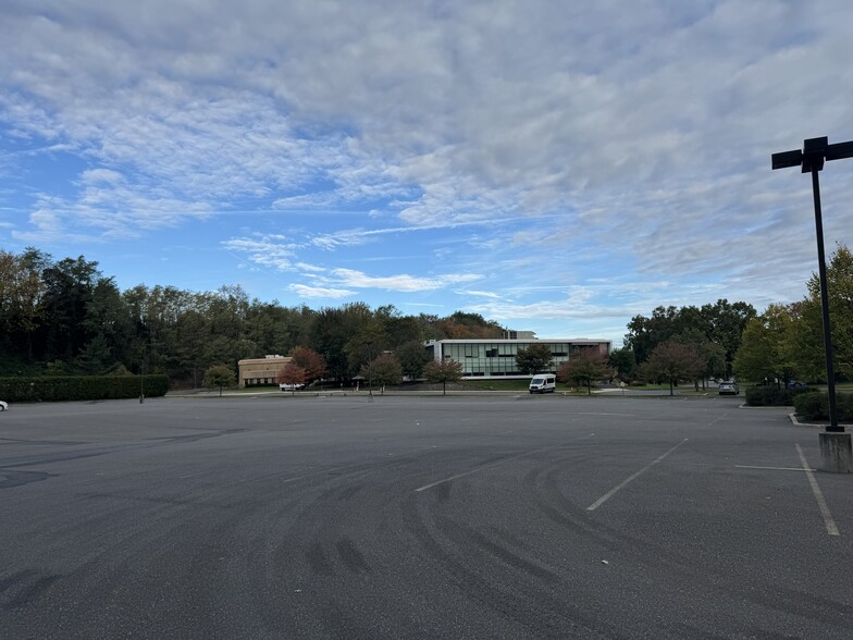 More Photos Of 12 Harbor Park Dr, Port Washington Warehouse For Sale