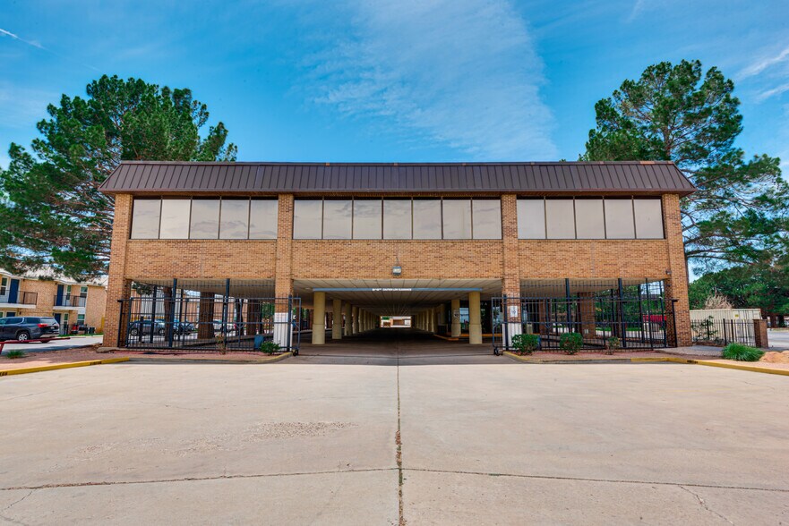 More Photos Of 4305 N Garfield St, Midland Medical For Lease