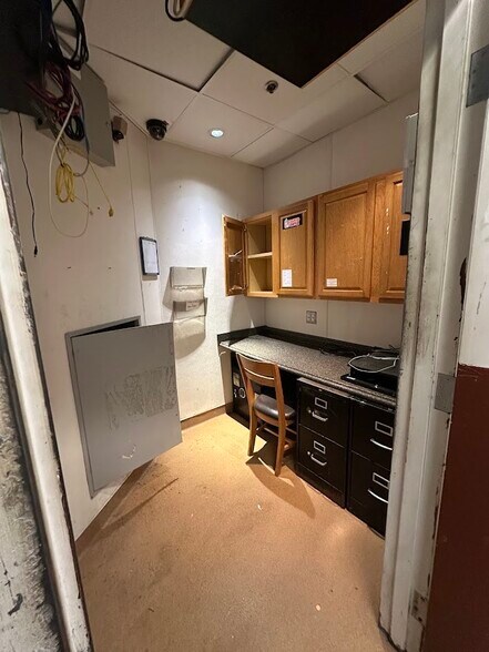 More Photos Of 52 Summer St, Boston General Retail For Lease