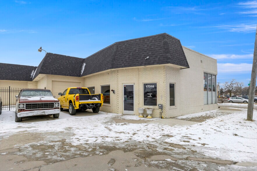 More Photos Of 17310 E 9 Mile Rd, Eastpointe Freestanding For Sale