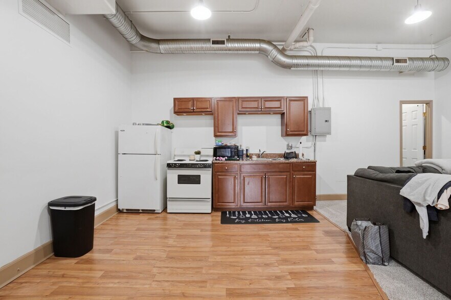 More Photos Of 4126 E Erie St, Willoughby Office For Sale