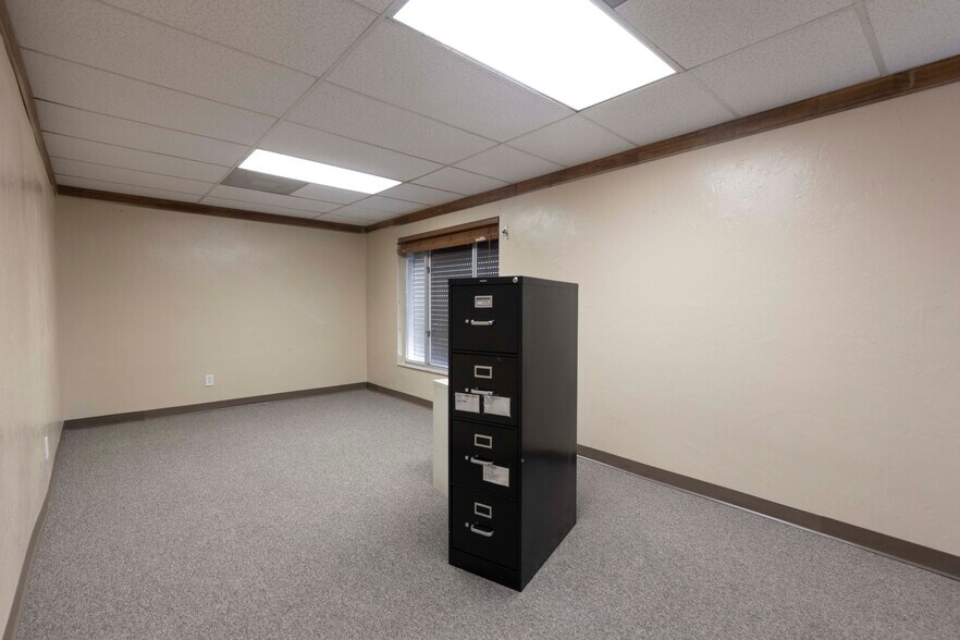 More Photos Of 1203 SE 9th Ter, Cape Coral Light Distribution For Lease