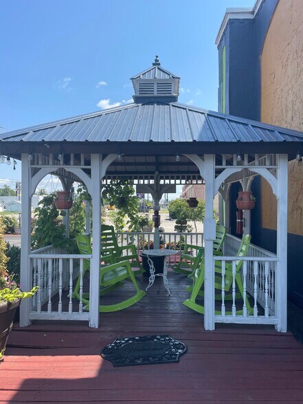 More Photos Of 101 Margaret Ave, Terre Haute Hotel For Sale