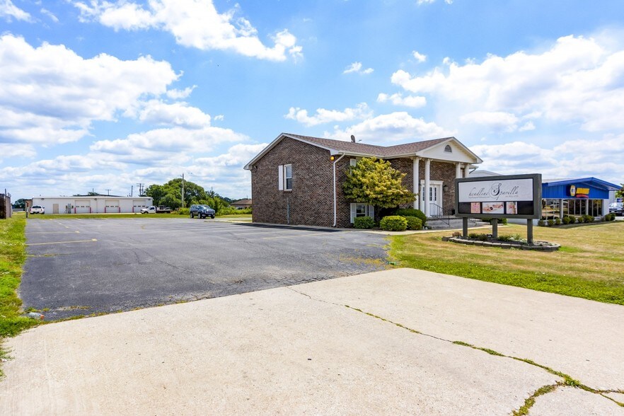 More Photos Of 3130 N Woodford St, Decatur General Retail For Sale