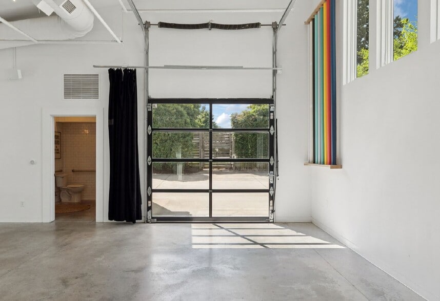 More Photos Of 2517 White Ave, Nashville Office Residential For Sale