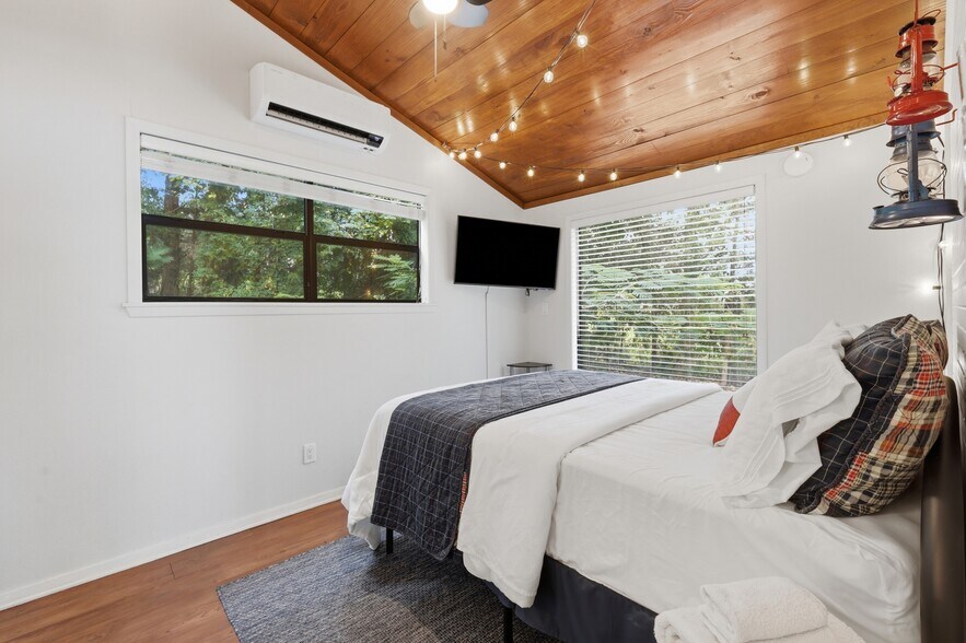 More Photos Of 108 E Barker Creek Dr, Scroggins Specialty For Sale