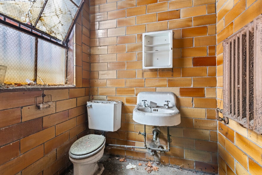 More Photos Of 3454 Mack Ave, Detroit Service For Sale