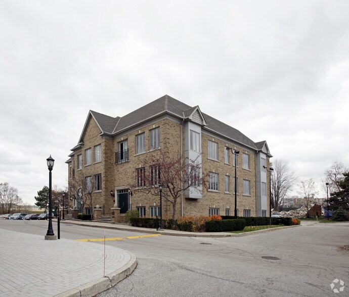 More Photos Of 406-410 N Service Rd E, Oakville Office For Sale