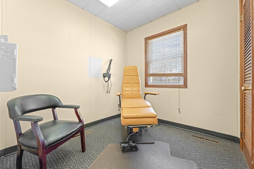 More Photos Of 293 N Ellsworth Ave, Salem Medical For Sale