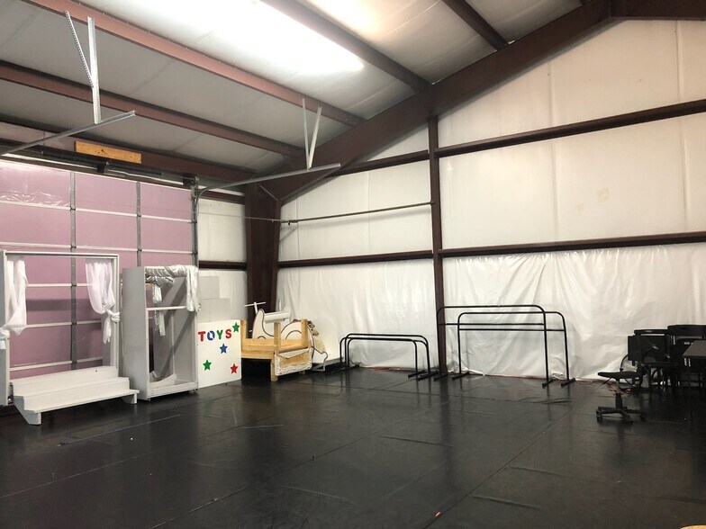 More Photos Of 14121 W Highway 290, Austin Warehouse For Sale