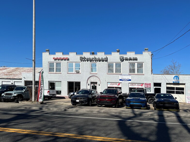 More Photos Of 642 W Main St, Riverhead Auto Dealership For Lease
