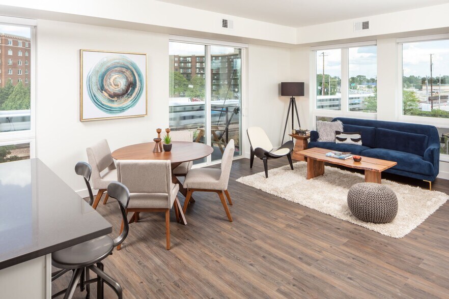 More Photos Of 1555 Ellinwood Ave, Des Plaines Apartments For Lease