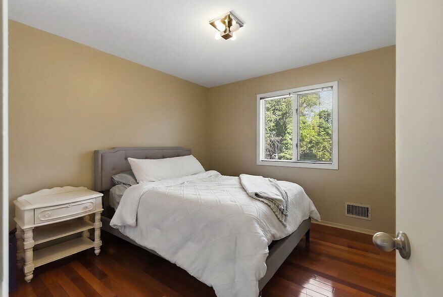 More Photos Of 801 Hughes Dr, Hamilton Office Residential For Sale