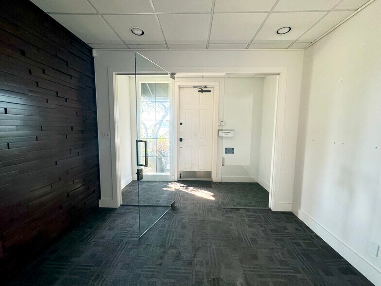 More Photos Of 2411 E Skelly Dr, Tulsa Loft Creative Space For Sale