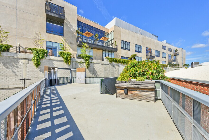 More Photos Of 2223-2229 S Carmelina Ave, Los Angeles Loft Creative Space For Lease