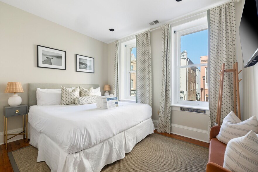 More Photos Of 21 Broad St, Charleston Storefront Retail Residential For Sale