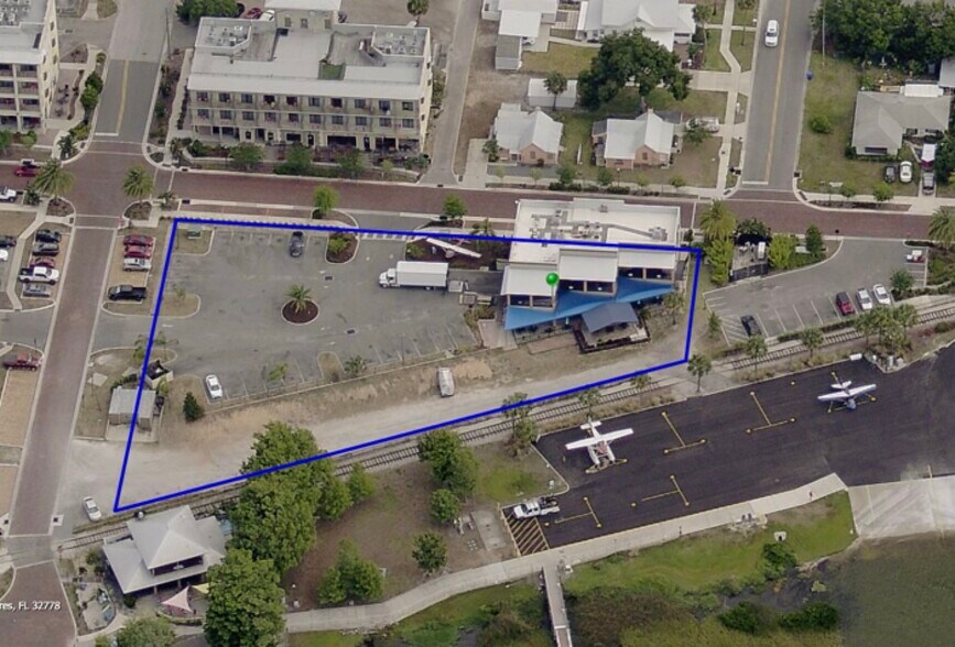 More Photos Of 111 W Ruby St, Tavares Restaurant For Sale