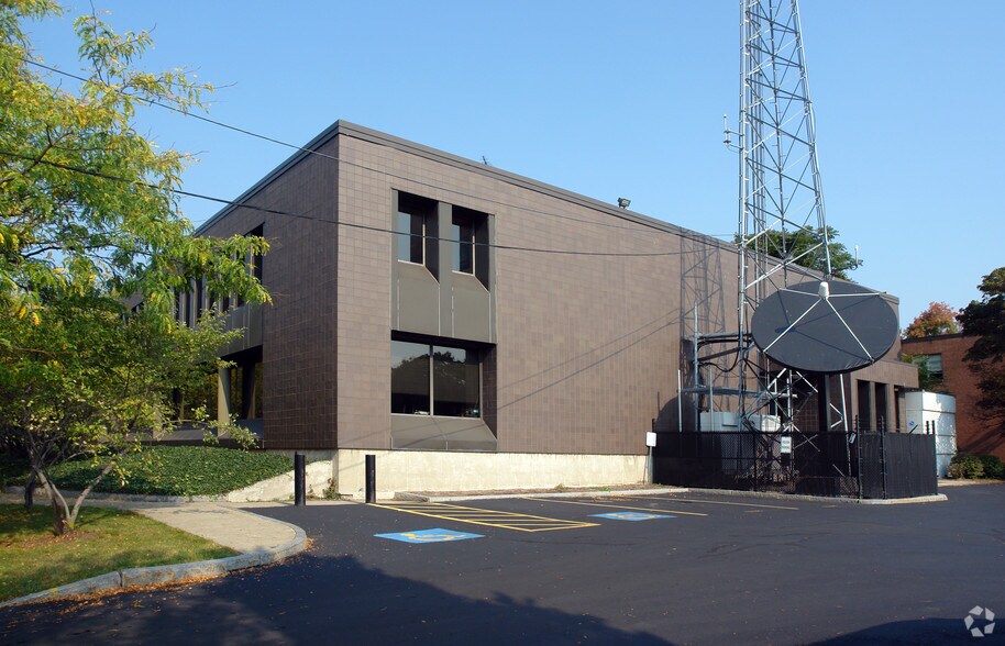 More Photos Of 1004 James St, Syracuse Office For Sale