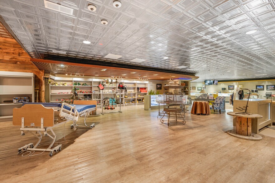 More Photos Of 255 Cumberland Trace Rd, Bowling Green Flex For Lease