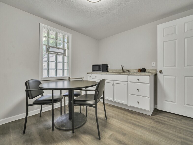 More Photos Of 4018 12th St NW, Canton Light Manufacturing For Sale