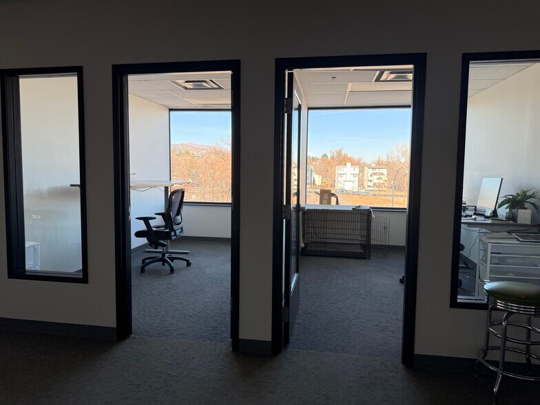 More Photos Of 2500 Pearl St, Boulder Office For Lease