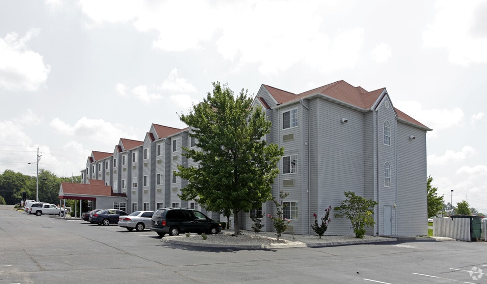More Photos Of 680 Winfield Dunn Pky, Sevierville Hotel For Sale