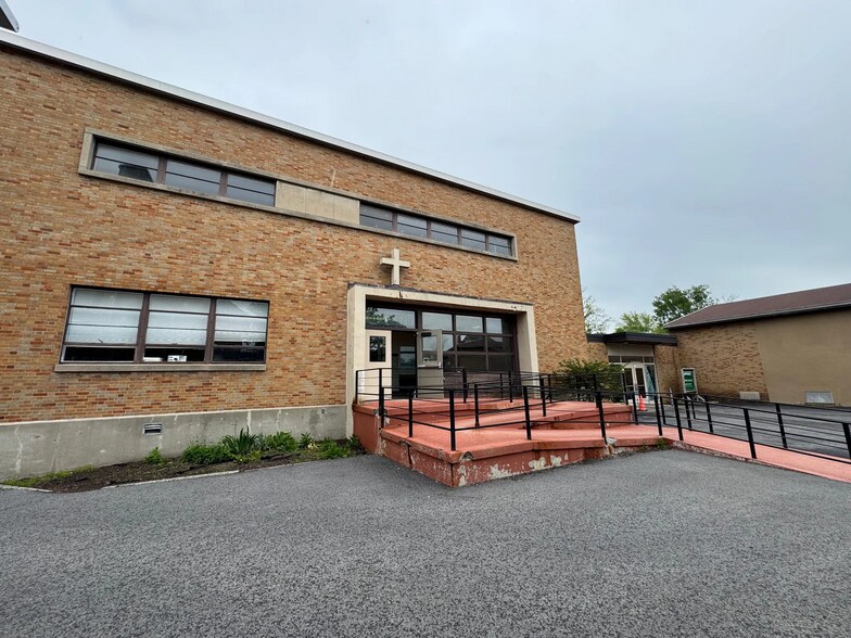 More Photos Of 89 E Genesee St, Auburn Flex For Sale