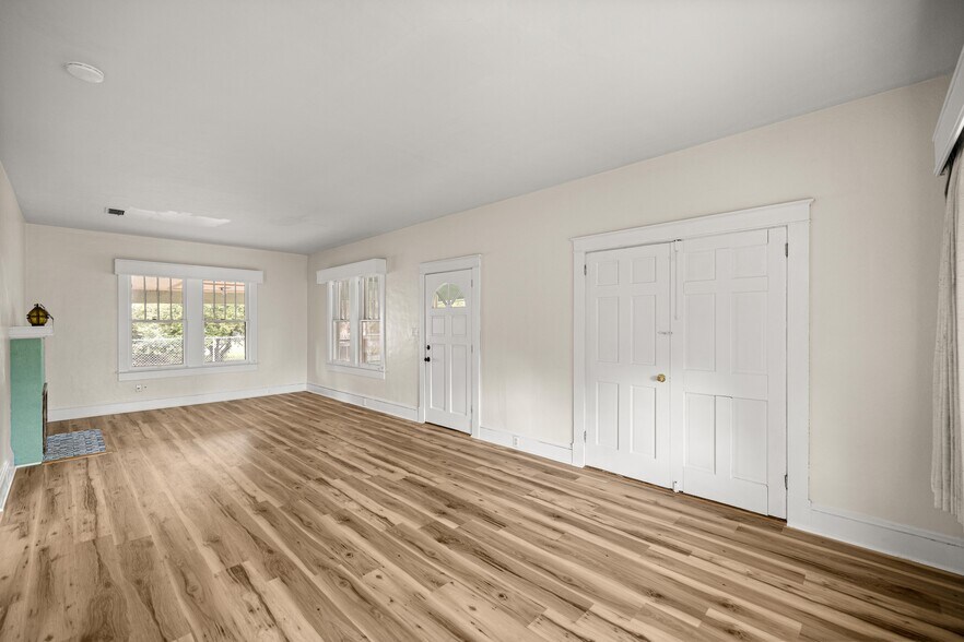 More Photos Of 7018 SE 222nd St, Hawthorne Flex For Sale