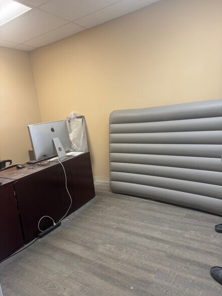 More Photos Of 8 Van Tassell Ct, Norwalk Flex For Lease