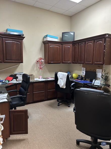 More Photos Of 401 N Wickham Rd, Melbourne Freestanding For Lease