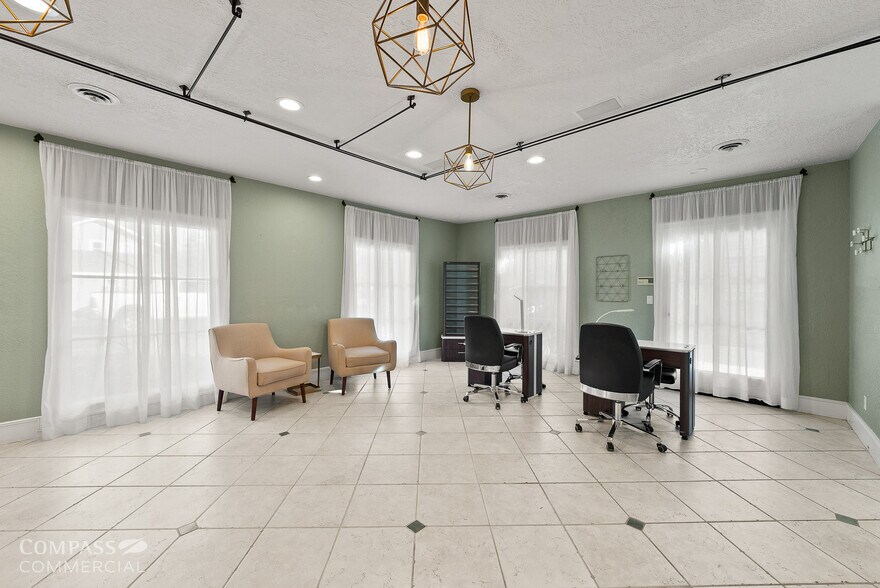 More Photos Of 125 NW Wall St, Bend Health Club For Lease