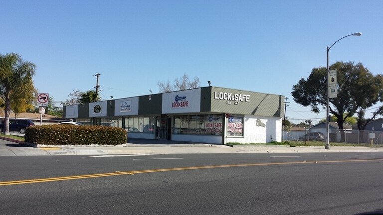 More Photos Of 11815-11821 Centralia St, Lakewood Freestanding For Sale