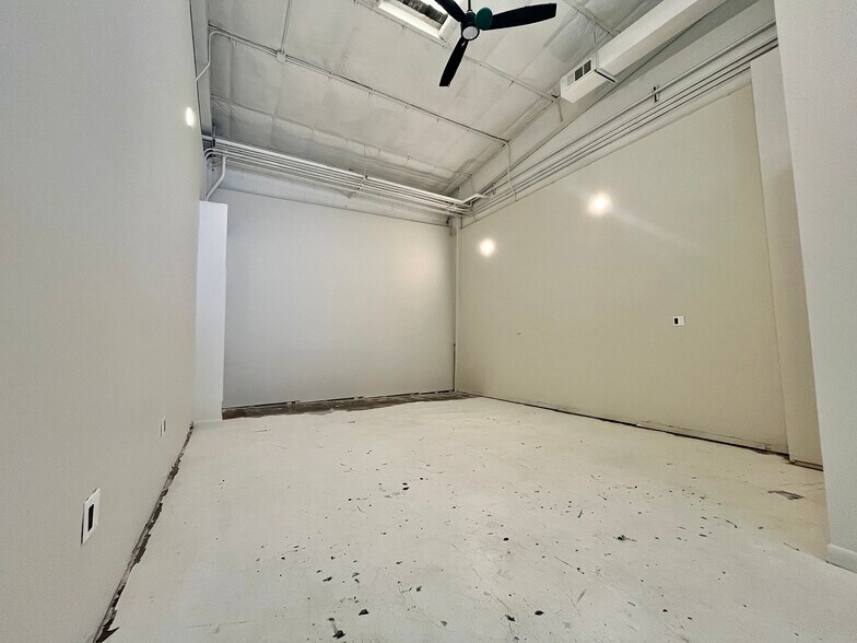 More Photos Of 1082 Huff Rd NW, Atlanta General Retail For Lease