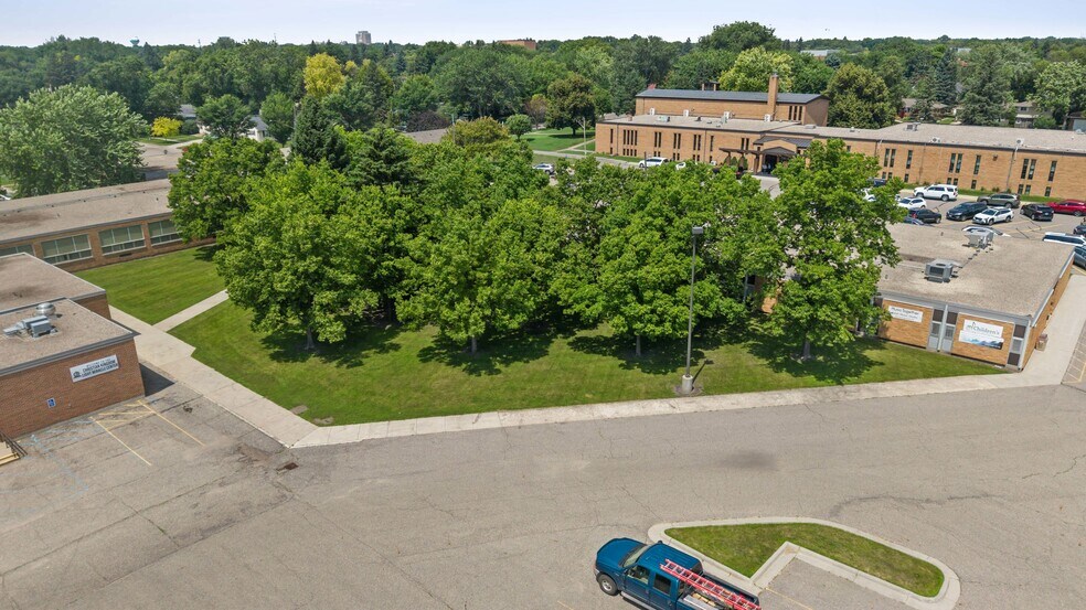 More Photos Of 1110 S 14th St, Moorhead Specialty For Sale