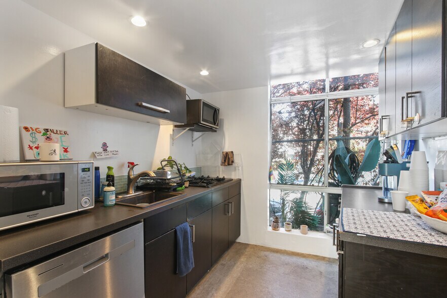 More Photos Of 1201-1291 Electric Ave, Venice Loft Creative Space For Lease