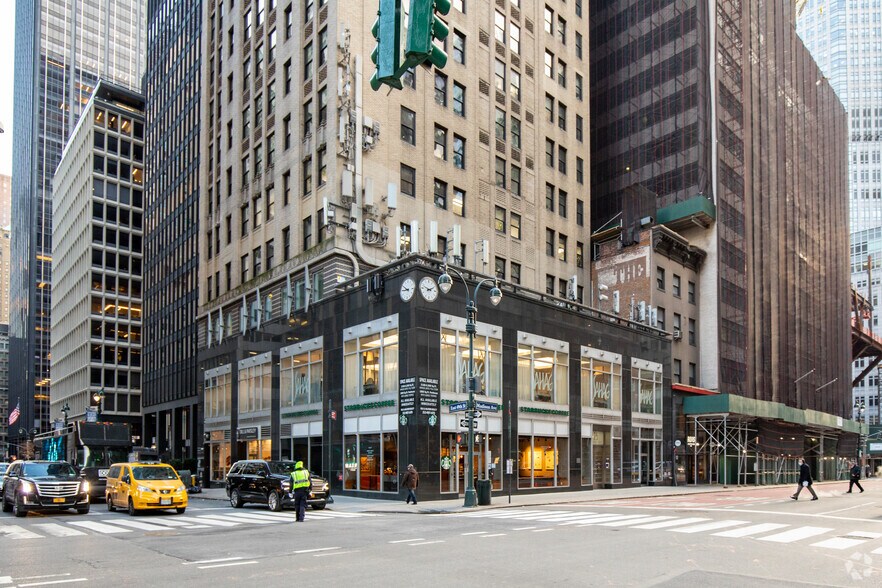 More Photos Of 425 Madison Ave, New York Office For Lease