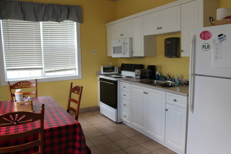 More Photos Of 37 W Fairmont Ave, Savannah Office For Lease